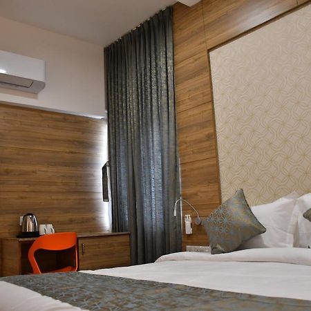 Adhikrishna Arcade Hotel Erode Eksteriør billede